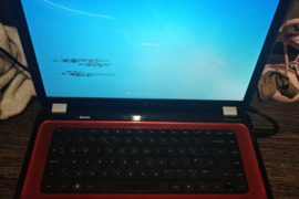 Acer E1  Pirkau tik dėl Kietojo disko ir ramu. Nebuvo varžtų. Parduodu tokį kokį pirkau. Nėra HDD, R