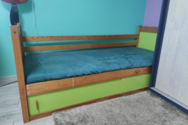 Vaikiska dviaukštė lova.