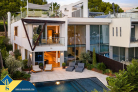 Vila su privačiu baseinu, Malaga provincijoje, Marbella mieste, Nueva Andalucia rajone. 4 kambariai 