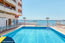 Apartamentas su bendru baseinu, Alicante provincijoje, Torrevieja mieste, Playa del Acequión rajone.