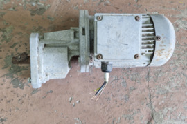 Elektros variklis su reduktoriumi