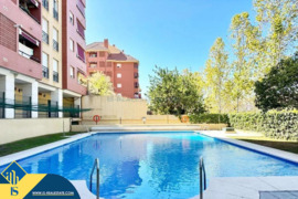 Apartamentas su bendru baseinu, Malaga provincijoje, Marbella mieste, Puerto Banús rajone. 4 kambari