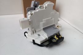 Priekinė durų spyna 4F1837015E; Audi A4 B7 A6 C6 2007 m 4F1837015E; 4F1837015F; 8E1837015AA