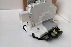  Priekinė durų spyna 4F1837015E  8E1837015A Audi A3 2007 m