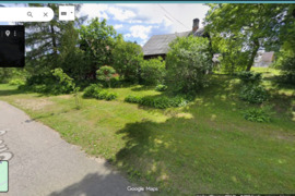 Parduodama namo dalis su ūkiniais pastatais