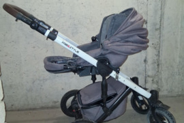 Parduodu vaikišką vežimėlį, maitinimo kėdutę