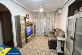 Apartamentas su terasa, Alicante provincijoje, Torrevieja mieste. 3 kambariai | 65 m² | 500 metrų ik