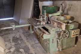 Medienos apdirbimo staklės