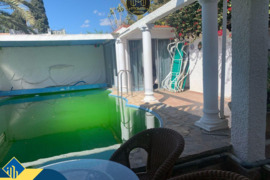 Skirtas renovacijai namas su privačiu baseinu, Malaga provincijoje, Marbella mieste, Rytų Marbella r