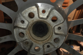 BMW , Lieti ratlankiai, R-18