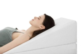 Ergonominė pagalvė su nuolydžiu