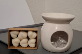 Aromatine lempa ir sojų vaško tirpukai