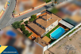 Vila su privačiu baseinu, Alicante provincijoje, Torrevieja mieste, El Chaparral rajone. 7 kambariai
