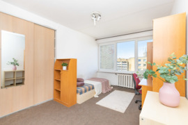 Vilniuje, centrinėje dalyje (!), Žemaitės / Skroblų g. (priešais BITĖs pagrindinę būstinę) nuomojama