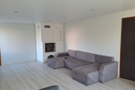 Nuosavame name nomuojamas puse namo