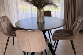 Stalo ir kėdžių komplektas