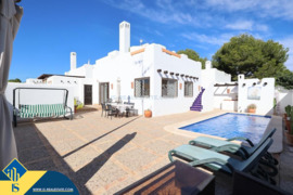 Vila su privačiu baseinu, Alicante provincijoje, Orihuela Costa mieste. 4 kambariai | 72 m² | 3 kilo