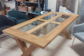 Parduodamas ąžuolinis alyvuotas stalas