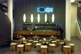 Parduodamas ąžuolinis sushi baras.