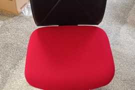 Naujos biuro kėdės iš ekspozicijos