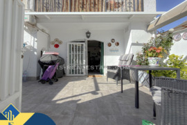Renovuotas bungalas su terasa, Alicante provincijoje, Torrevieja mieste. 3 kambariai | 63 m² | 2 kil