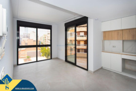 Renovuotas apartamentas su terasa, Alicante provincijoje, Torrevieja mieste, Playa del Cura rajone. 