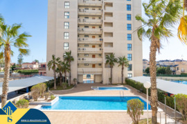 Apartamentas su bendru baseinu, Alicante provincijoje, Torrevieja mieste, Playa del Acequión rajone.