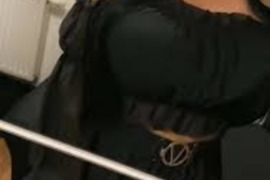 Rodausi nuogute išdykauju