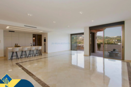 Renovuotas duplex penthouse apartamentas su bendru baseinu, Malaga provincijoje, Marbella mieste, Ry