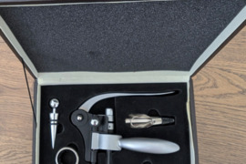 Dovana. Vyno atidarytuvas ir kiti įrankiai - akses