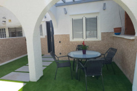 Parduodamas išskirtinio dizaino pilnai renovuotas namas Playa del Cura, Torrevieja, Ispanija