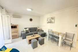 Renovuota studija su bendru baseinu, Alicante provincijoje, Torrevieja mieste. 1 kambarys | 50 m² | 