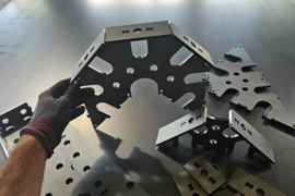 METALO PJOVIMAS LAZERIU