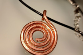 Vienetinis rankų darbo pakabukas amuletas iš vario