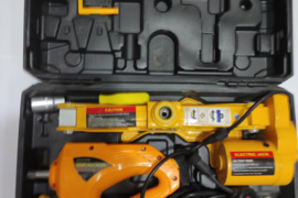  Automobilio domkratas su 12 voltų hidrauliniu kėlimo mechanizmu ir elektrine smūginė veržliarakčiu,