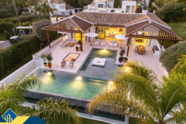 Vila su privačiu baseinu, Malaga provincijoje, Marbella mieste, Nueva Andalucia rajone. 7 kambariai 