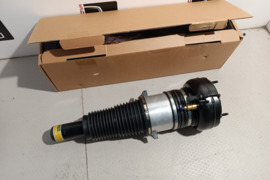 Priekinė pneumatinė (oro) pagalvė su amortizatoriumi A6 C7, A7, A8 D4. Turime vietoje!