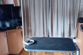 Šunų kirpimui, šukavimui stalas