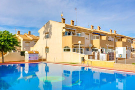 Saulėtas žemutinio aukšto kotedžas