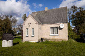 Parduodamas 64,77 kv. m ploto mūrinis namas ramioje ir tvarkingoje vietoje – Daukšių g. 4, Šiaulaiči