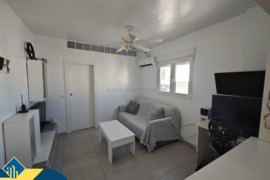 Studija su bendru baseinu, Alicante provincijoje, Torrevieja mieste, Playa de los Náufragos rajone. 