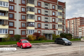 PARDUODAMAS ERDVUS, ŠVIESUS 2 KAMBARIŲ BUTAS SU HOLU PIETINĖJE KLAIPĖDOS DALYJE - LIUBEKO G. 11