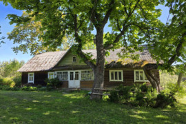 PARDUODAMA TIKRA AUTENTIŠKA SODYBA APSUPTA PUŠYNO SU 2HA ŽEMĖS SKLYPU NETOLIESE ALAUŠO EŽERO, UTENOS