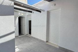 Renovuotas apartamentas su terasa, Alicante provincijoje, Torrevieja mieste, Playa del Cura rajone. 