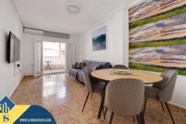 Renovuotas apartamentas su terasa, Alicante provincijoje, Torrevieja mieste, Playa del Cura rajone. 