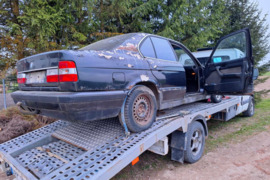 Superkami seni automobiliai Šiaulių apskrityje.