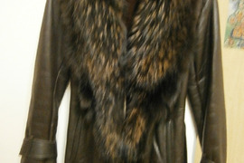 Odinis paltas su lapės apykakle 