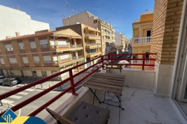 Renovuotas apartamentas su terasa, Alicante provincijoje, Torrevieja mieste, Playa del Cura rajone. 