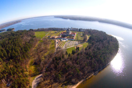 NUO LAPKRIČIO 17 DIENOS IŠNUOMOJAMA PUSE NAMO PETRAŠIŪNUOSE - VIENAM ASMENIUI AR ŠEIMAI,  SU VAIKU I