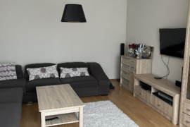 Parduodamas 3-jų kambarių butas RENOVUOTAME name